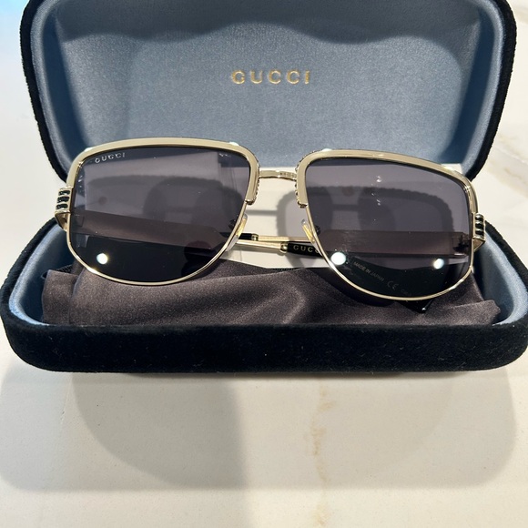 Gucci Gold Frame Sunglasses - Picture 1 of 9